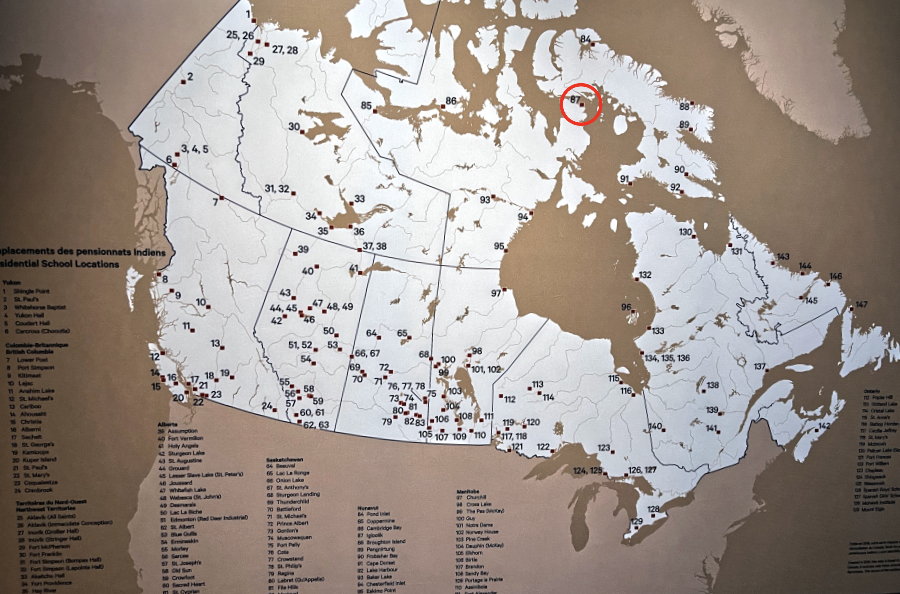 Kartographie der kanadischen Residentalschools im Canadian Museum of History